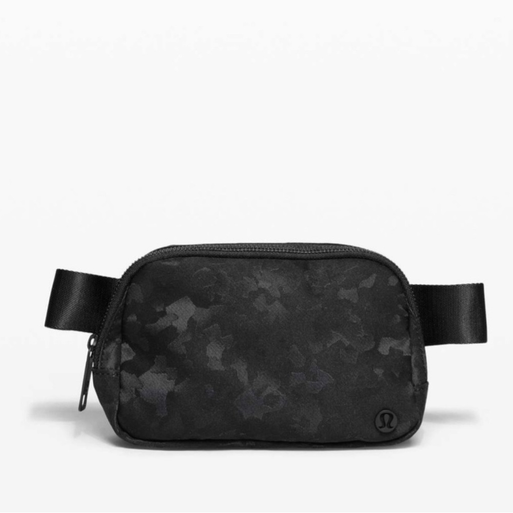 Lululemon Everywhere Belt Bag *1L OG
Fragment Camo Jacquard Black Deep Coal
